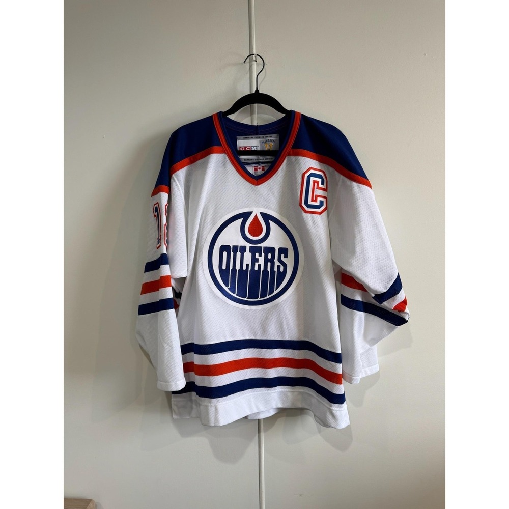 VTG Edmonton Oilers Jersey Mens Medium White NHL Hockey CCM Don Jay Captain
